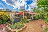 Beautiful Comfy Home with Private Hot Tub Close to Beach 2 Bedroom Home by RedAwning - Bungalows