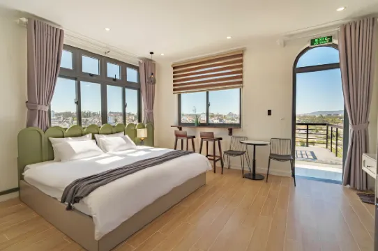 สโตริจ์ โฮม & คอฟฟี่