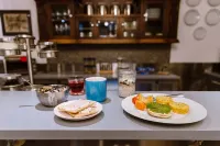 Silverbow Inn & Suites - Bữa sáng