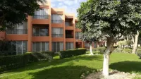 فندق ومنتجع بالميرا بيتش العين السخنة Hotels near جامعة الجلالة