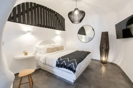 Doukas Caldera Suites Отели рядом с достопримечательностью «Тира»