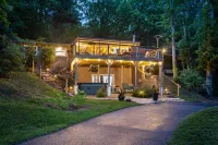Peaceful Mountain Retreat, Close to Everything, Hot Tub & EV Charger! Hotels in Hiawassee