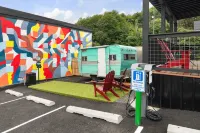 Hotel McCoy - Art, Coffee, Beer, Wine - parking