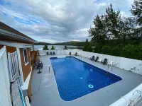 Auberge du Lac Malcom Hotels in Sayabec