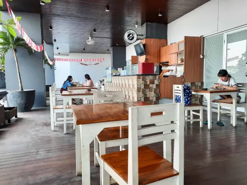 Nice and Cozy Studio at Tamansari Mahogany Karawang Apartment - Homestays