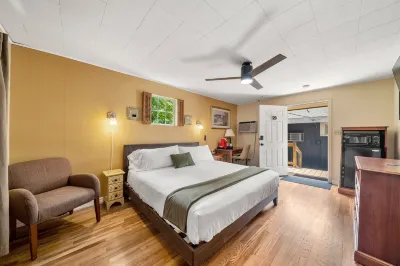 CedarWood Inn Hotels in 