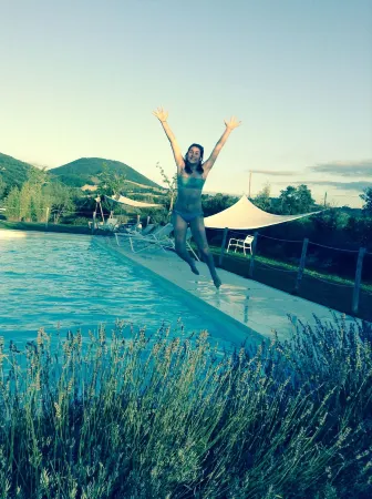 Hillside Villa with Swimming Pool and Jacuzzi - Frasassi Caves Отели в г. Фабриано