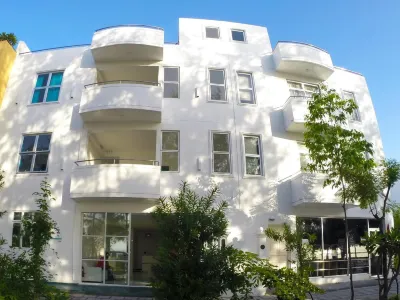 Planktons Beach Hotels near Hulhumale