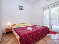 Rab Oasis Retreat - 3 Bedroom Apartment Hotels in Palit