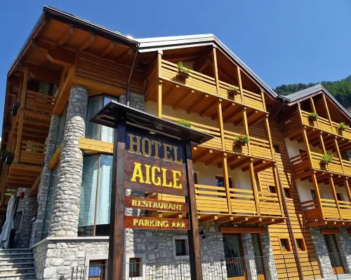 Hotel Aigle Hotels near Dolonne