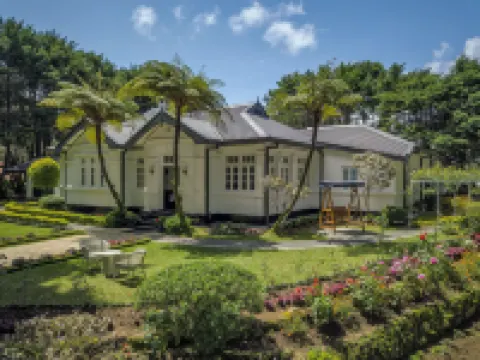 Mirage Kings Cottage Hotels near Lake Gregory