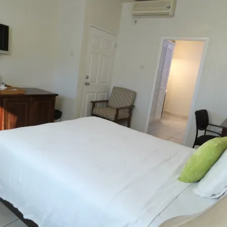 Grooms Beach Villa & Resort