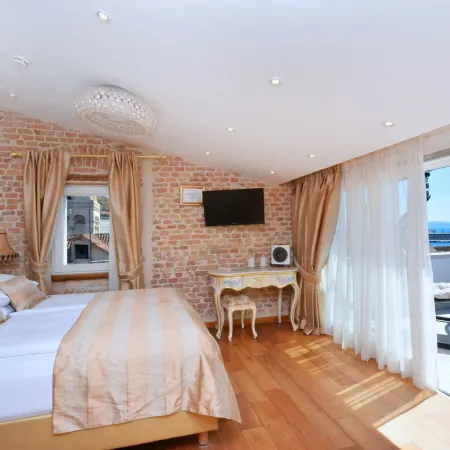 Jupiter Luxury Hotel