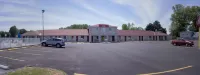 Econo Lodge Inn & Suites South - Parking