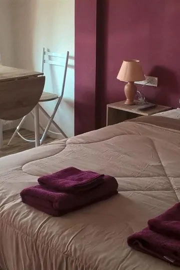 ห้องดีลักซ์ เตียงใหญ่ 1 เตียง