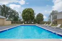 Super 8 by Wyndham Brinkley Hotels in Brinkley