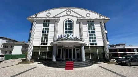 Mox Hotel Wellness & Spa Отели в г. Сапанджа