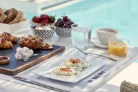 Mr and MRS White Paros Hotel a Ambelas