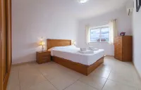 B41 - Windmill Modern with Pool Hotels in São Sebastião