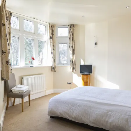 Whitefield Charm Cozy 2 Bedroom Apartment Sleeps 8