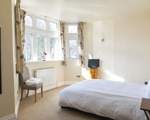 Whitefield Charm Cozy 2 Bedroom Apartment Sleeps 8 Hotels in Bury District