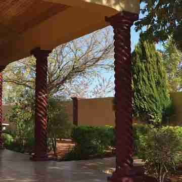 Esme's Guest House Hotel Exterior