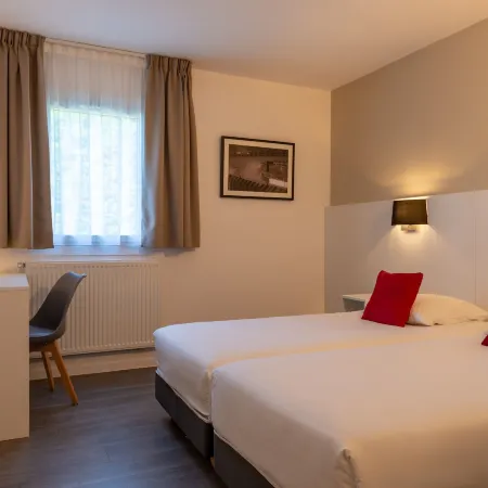 Hotel the Originals Bernay Acropole