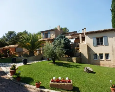 Mas les Vieux chênes Hotels in Lambesc