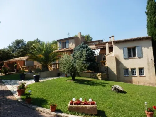 Mas les Vieux chênes Hotels in Lambesc