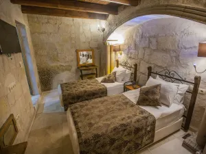 Divan Cave House