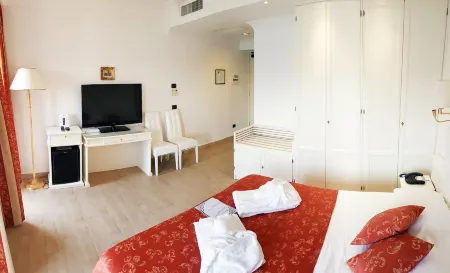 Hotel Castel Gandolfo Отели рядом с достопримечательностью «Ponte di Ariccia»