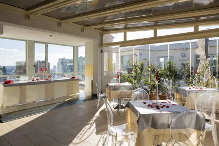 Hotel Naples Отели рядом с достопримечательностью «Chiesa e Chiostro di San Gregorio Armeno Napoli»