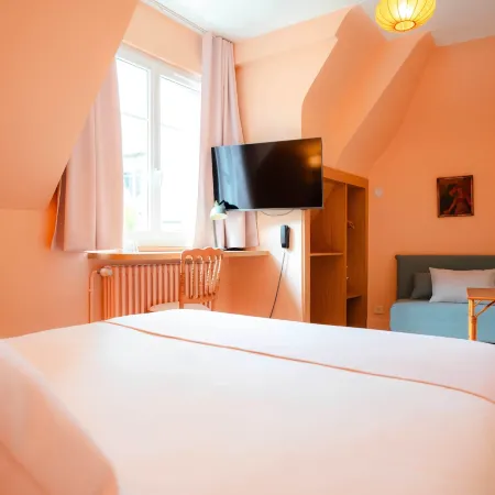 Hôtel le Croiseur Ginette - Entièrement rénové Отели рядом с достопримечательностью «Интра-Мурос»