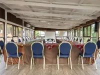 Hotel Coucoue Lodge Hotele w: Adiake