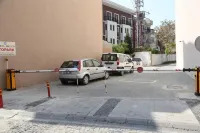 Helen Hotel - parking