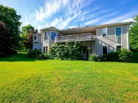 Lily's Garden Hotels in Queens County