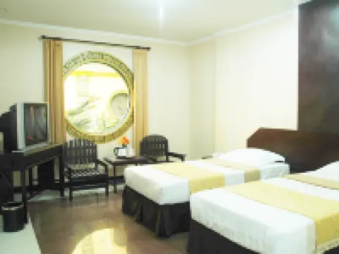 Hotel Oval Hotels in Wonokromo