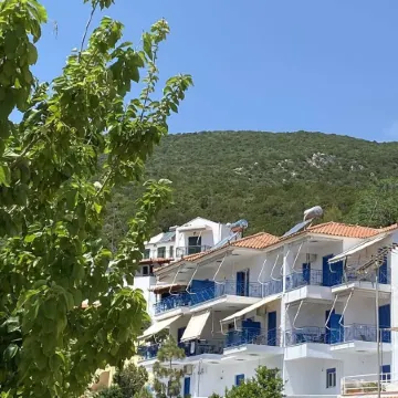 Matina Apartments Tyros