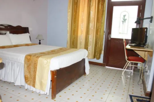 โรงแรมเคริปตอไนท์ โรงแรมใน