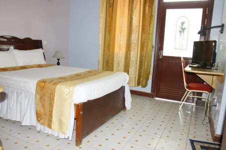 The Kryptonite Hotel Отели в г. Эмбу