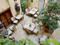 Hotel Kolegiacki Hotels near Archeological Museum