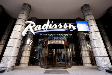 Radisson Blu Hotel, Kyiv Podil City Centre Отели рядом с достопримечательностью «Михайловский Златоверхий монастырь»