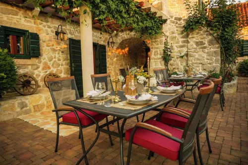 Heritage Hotel & Estate Raznjevica Dvori AD 1307 - 5 ดาว