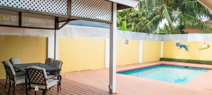 Brownstone Guesthouses Seabeach Hotels in Nassau