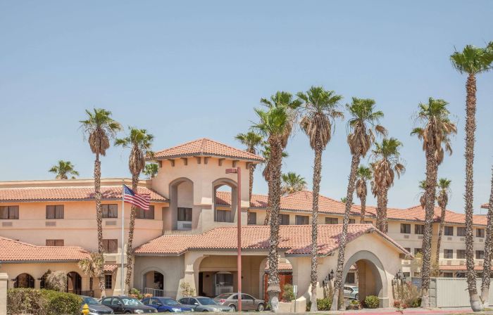 Ramada by Wyndham Barstow