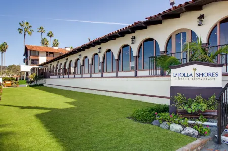 La Jolla Shores Hotel Отели рядом с достопримечательностью «Шелл Бич»