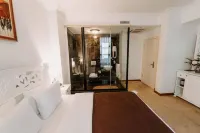 Golden Hotel - Pet friendly