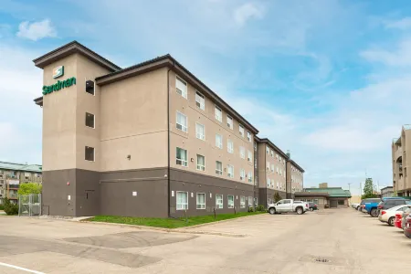 Sandman Hotel Grande Prairie Отели в г. Гранд-Прери