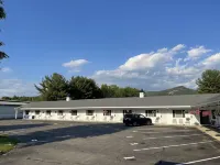 Colonial Motel - Bãi đậu xe
