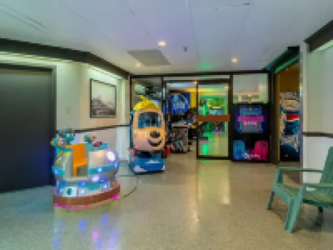 Condos Vacances Msa - Incluant Piscine et Spas extérieurs chauffés à l'Année!! ボーブレのホテル